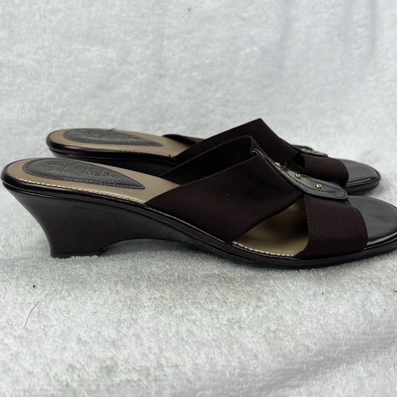 Life Stride, brown sandals - Picture 2 of 5